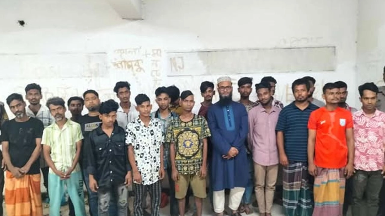 গ্রেফতারকৃতরা।