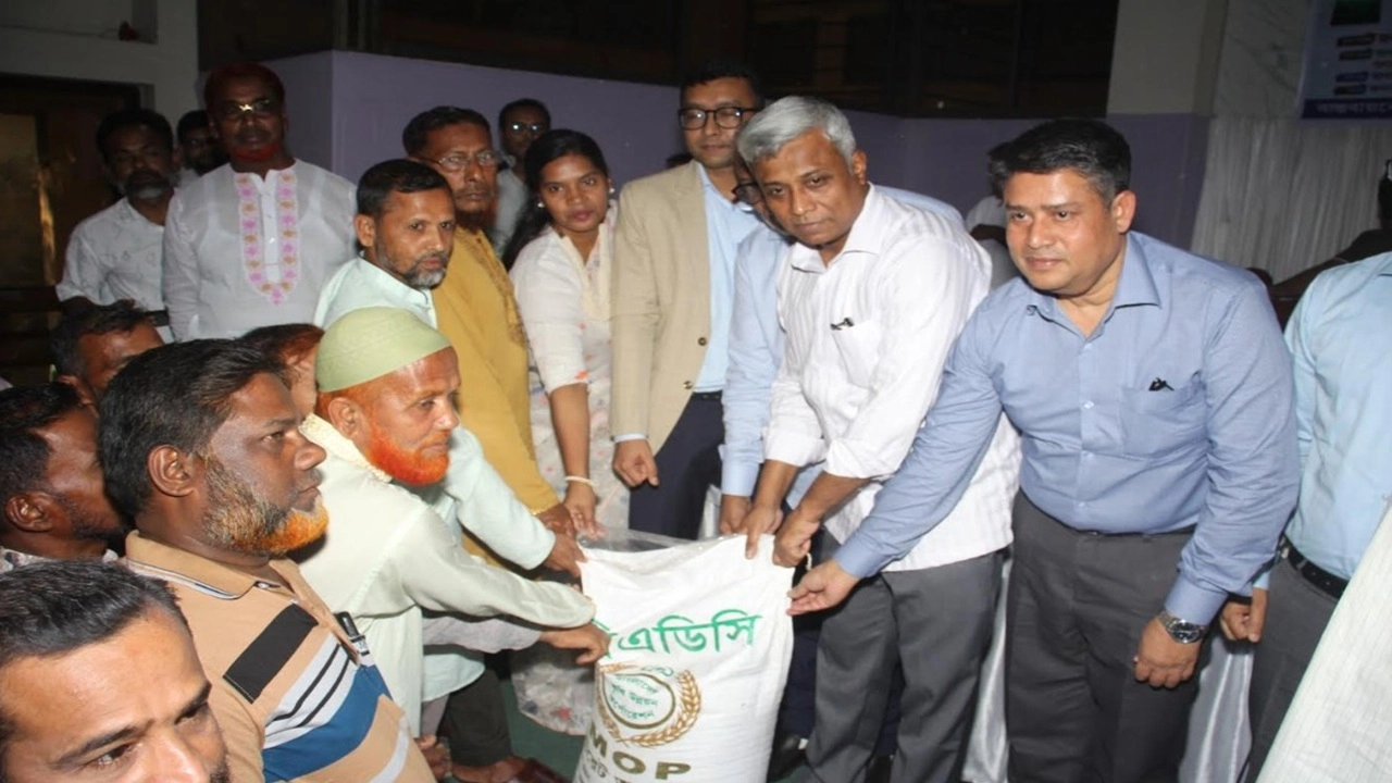 শহরে লোডশেডিং হলেও কৃষকের সেচে বিদ্যুৎ অগ্রাধিকার: প্রতিমন্ত্রী অমিত