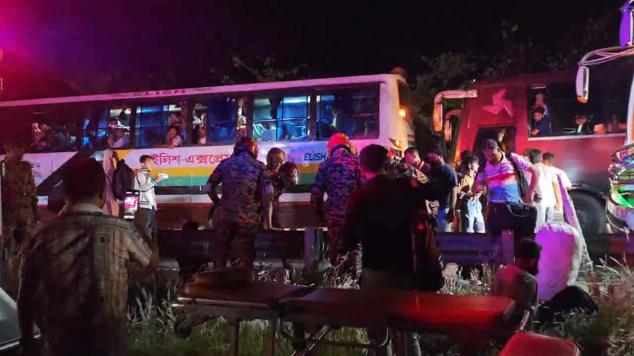 মুন্সীগঞ্জে ঢাকা-মাওয়া এক্সপ্রেসওয়েতে সড়ক দুর্ঘটনা