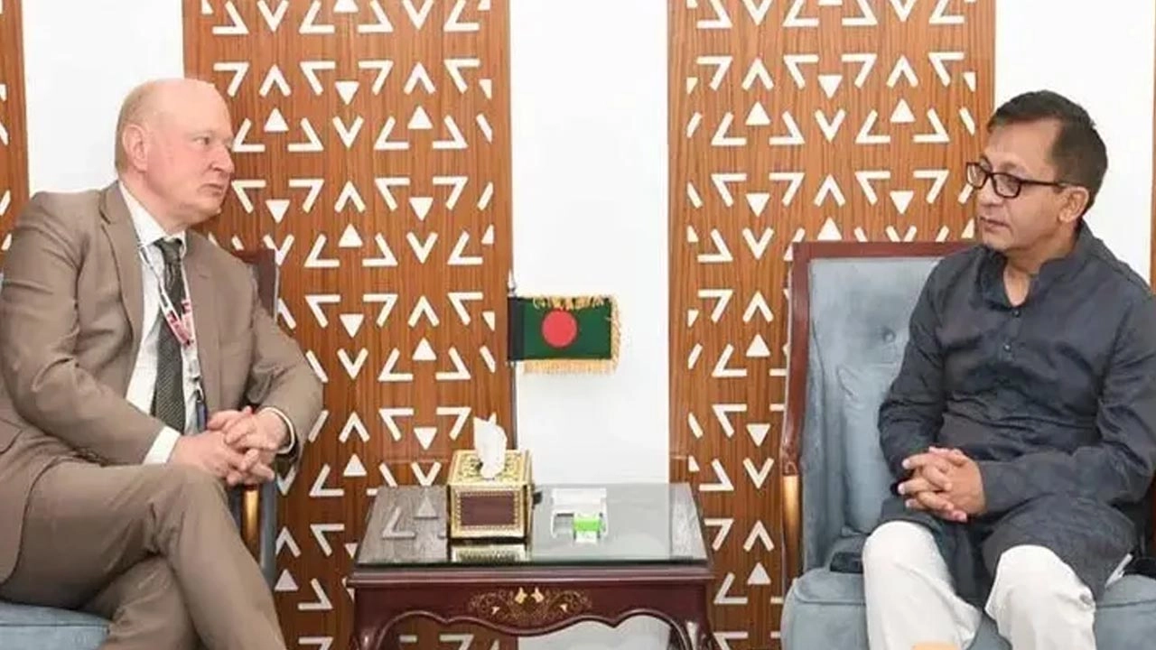 বাণিজ্যমন্ত্রী খন্দকার আব্দুল মুক্তাদিরের সঙ্গে পৃথক বৈঠক করেন ঢাকায় নিযুক্ত জার্মানির রাষ্ট্রদূত এবং সুইডেনের রাষ্ট্রদূত