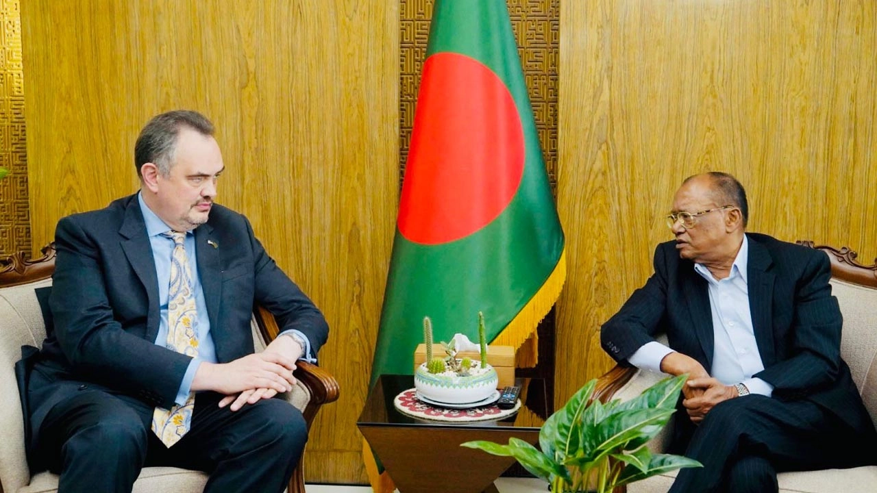 পরিবেশমন্ত্রী আবদুল আউয়াল মিন্টুর সঙ্গে সাক্ষাৎ করেছেন বাংলাদেশে নিযুক্ত মার্কিন রাষ্ট্রদূত ব্রেন্ট টি. ক্রিস্টেনসেন।
