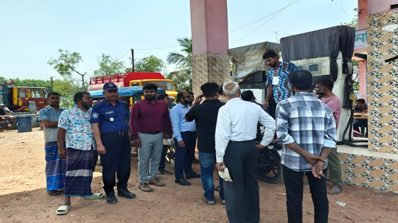 জীবননগরে ফিলিং স্টেশনে ভ্রাম্যমাণ আদালতের অভিযান
