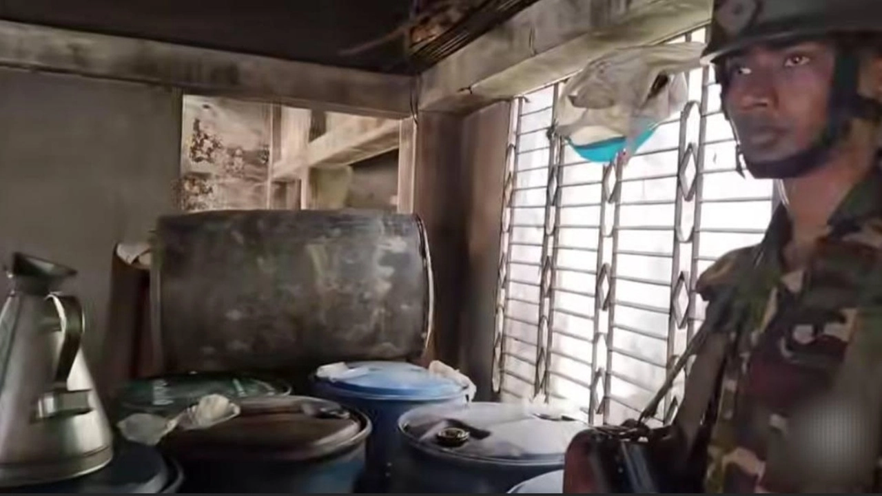 সাতক্ষীরায় ইউপি চেয়ারম্যানের বাড়ি থেকে ১২শ লিটার ডিজেল জব্দ