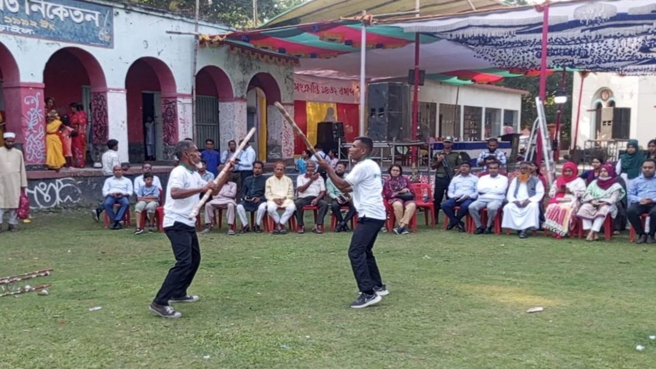 নড়াইলে নতুন বাংলা বর্ষবরণ উপলক্ষে জমজমাট লাঠি খেলা অনুষ্ঠিত হয়েছে।