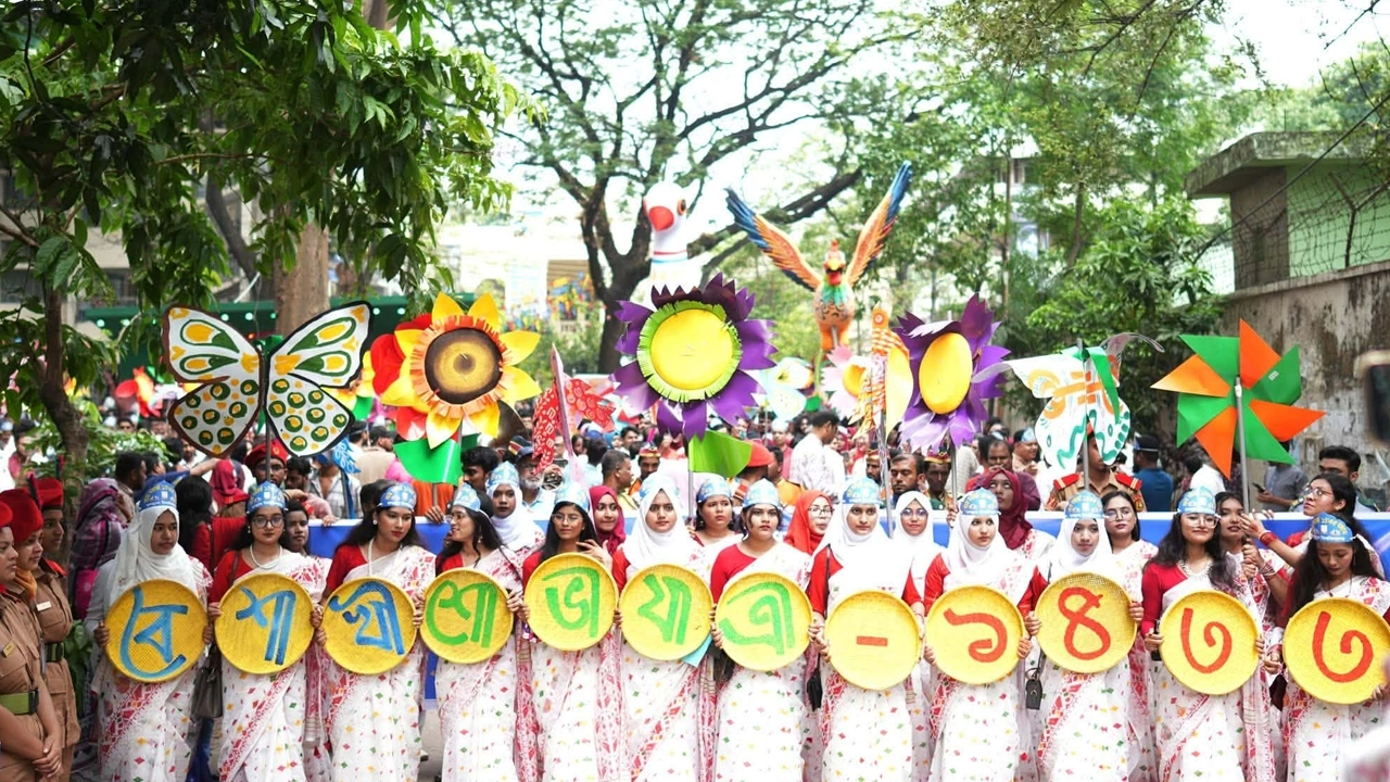 বর্ণিল আয়োজনে জবিতে নববর্ষ উদযাপন