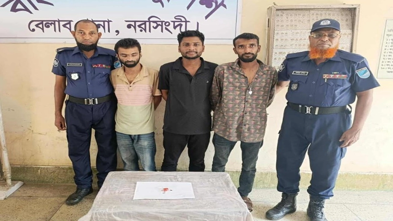 বেলাবোতে ইয়াবাসহ ৩ কারবারি গ্রেপ্তার