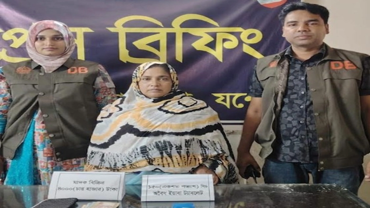 অভয়নগরে শাড়ির আঁচলে লুকানো ১৫০ ইয়াবাসহ নারী আটক