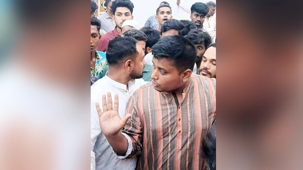 চট্টগ্রামে সাবেক মেয়রের বাসায় গিয়ে তোপের মুখে হাসনাত আবদুল্লাহ