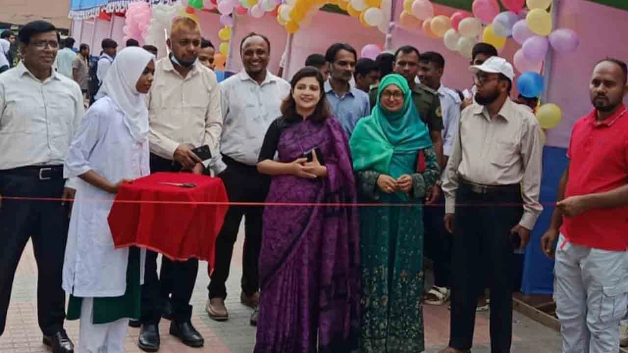 বিজ্ঞান মেলার শুভ উদ্বোধন করেন উপজেলার ইউএনও তানজিলা আখতার