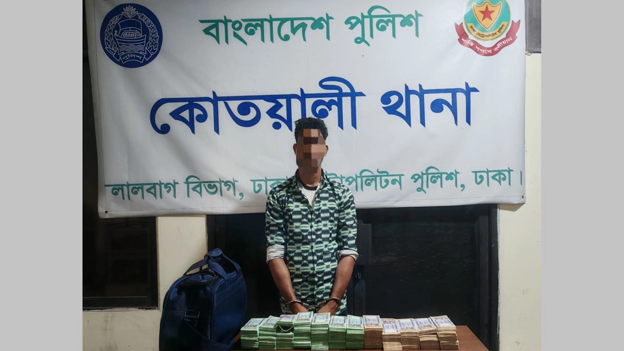 ৪০ লক্ষ টাকার জাল নোটসহ জনতার হাতে ধরা যুবক