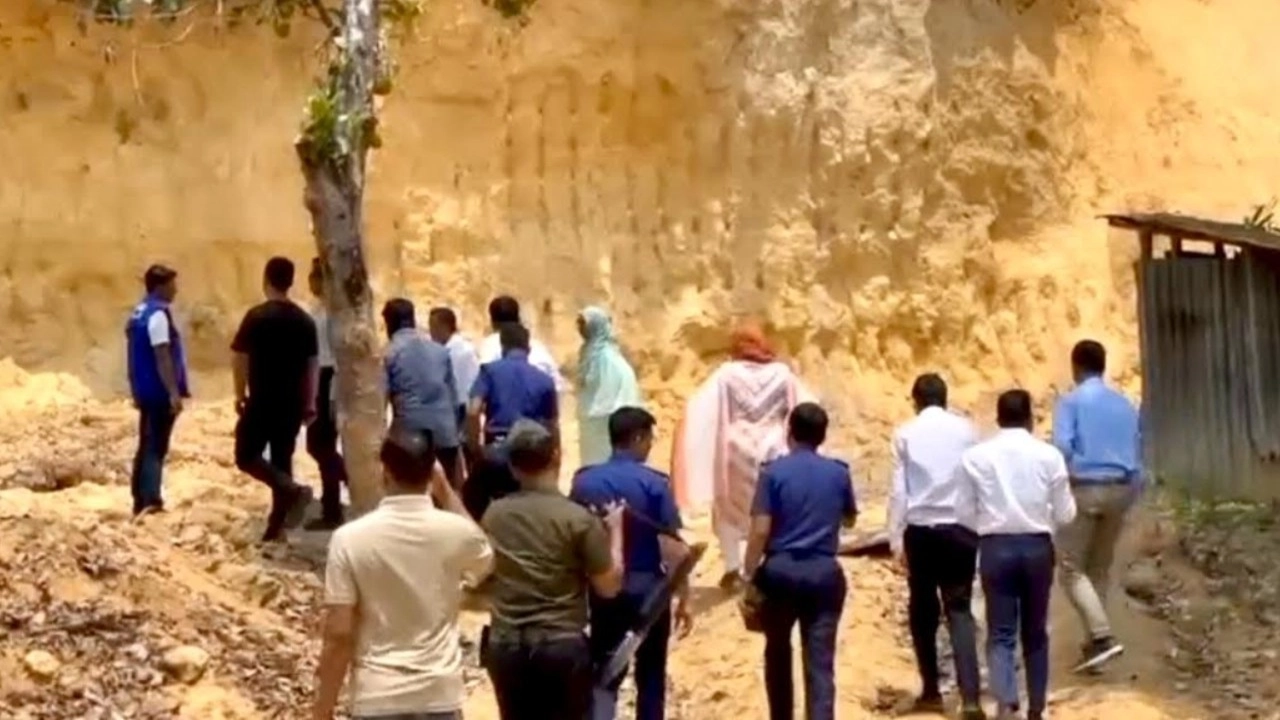 তদন্ত কমিটির নেতৃত্ব দেন চট্টগ্রাম বিভাগীয় কমিশনার কার্যালয়ের অতিরিক্ত কমিশনার (সার্বিক) মো. মোতাহার হোসেন।