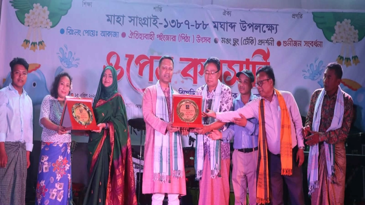 মারমাদের ঐতিহ্যবাহী নাচে-গানে শেষ হলো পাহাড়ের উৎসব