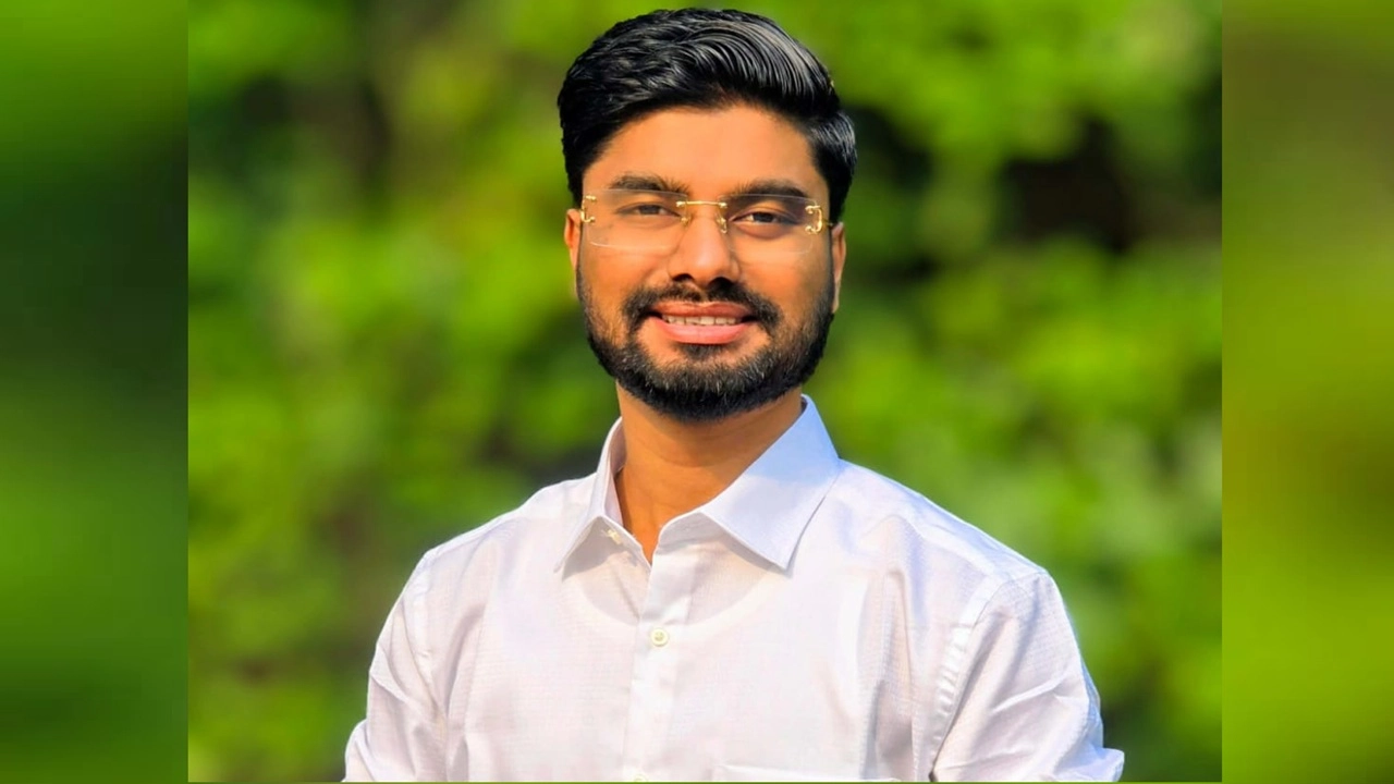 আ.লীগ পরিচয়ে গাসিক মেয়র প্রার্থিতা ঘোষণা, এলাকায় তোলপাড়