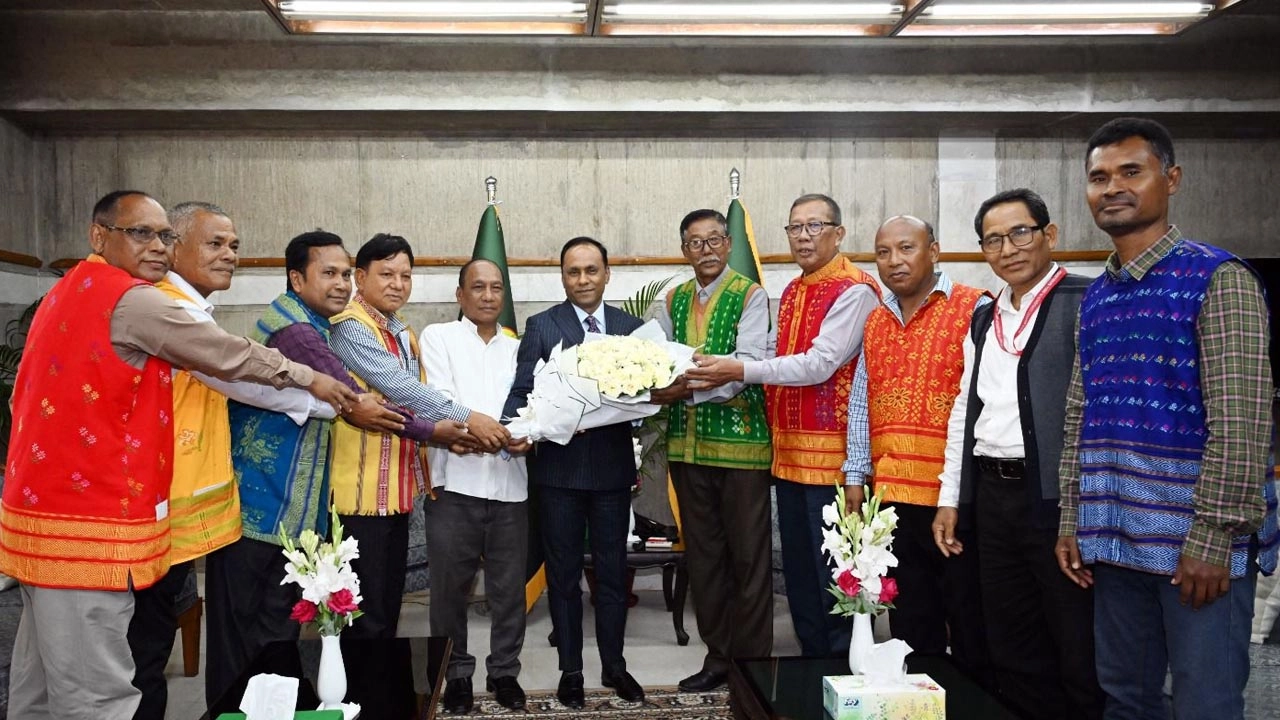 ডেপুটি স্পীকার ব্যারিস্টার কায়সার কামাল এমপি'র সঙ্গে তাঁর নির্বাচনী এলাকার খ্রিস্টান কমিউনিটির ব্যক্তিবর্গ সংসদ ভবনস্থ কার্যালয়ে সৌজন্য সাক্ষাৎ করেন।