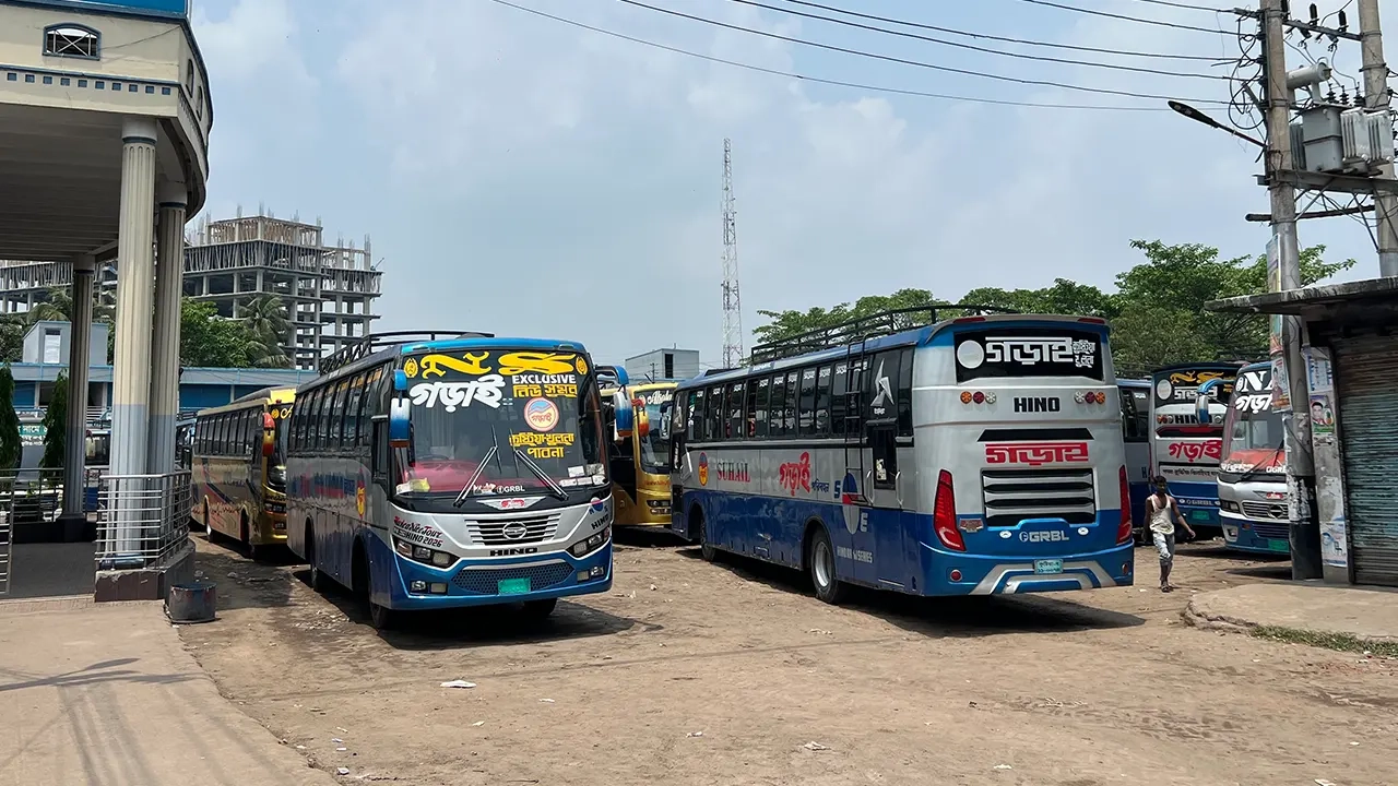 কুষ্টিয়ায় অনির্দিষ্টকালের বাস ধর্মঘট