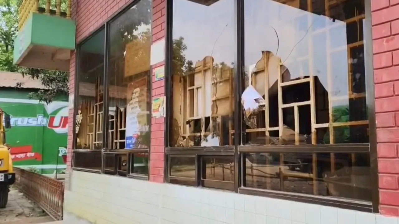 নাটোরে তেল দিতে দেরি হওয়ায় ফিলিং স্টেশনে ভাঙচুর