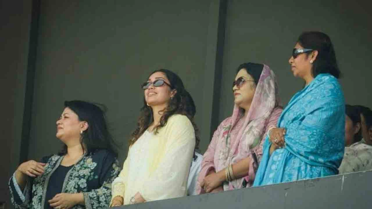 বাংলাদেশ ও নিউজিল্যান্ডের মধ্যকার একদিনের আন্তর্জাতিক ক্রিকেট, সিরিজের প্রথম দিনে খেলা উপভোগ করতে মিরপুর স্টেডিয়ামে উপস্থিত হন জায়মা রহমান