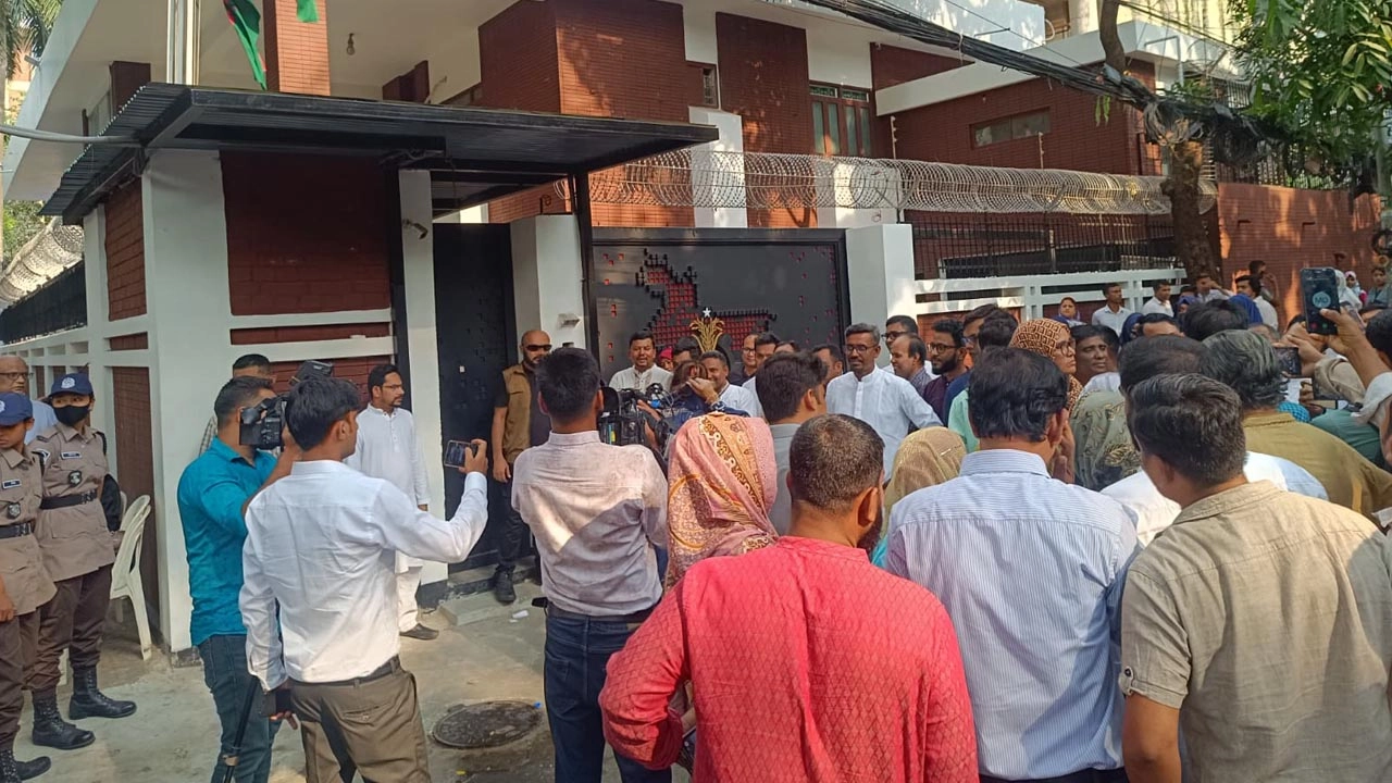 গুলশানে প্রার্থীদের ভিড় 