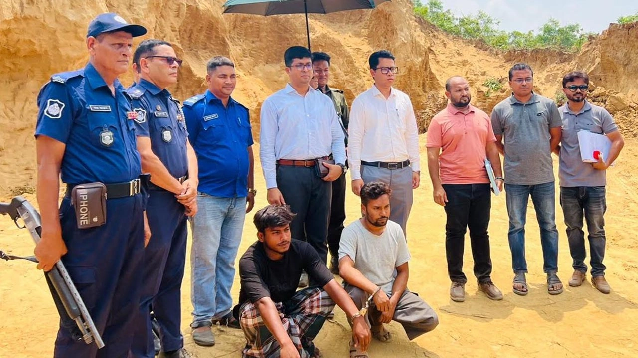 অবৈধভাবে পাহাড় কাটার দায়ে ১ লাখ টাকা জরিমানা ও ৬ মাসের কারাদণ্ড দেওয়া হয়েছে।