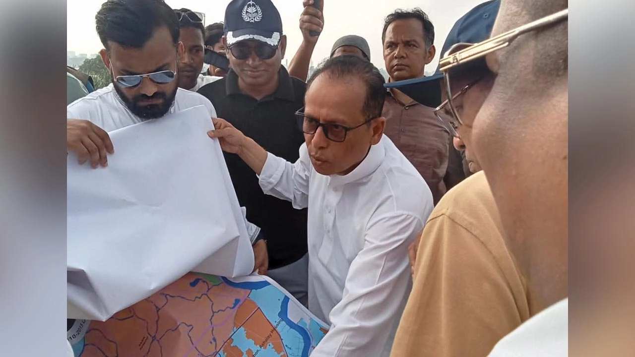 বাইপাস সড়কটি বাস্তবায়নের উদ্দেশ্যে সরেজমিনে নির্ধারিত স্থান পরিদর্শন করেছেন ড. এম এ কাইউম।