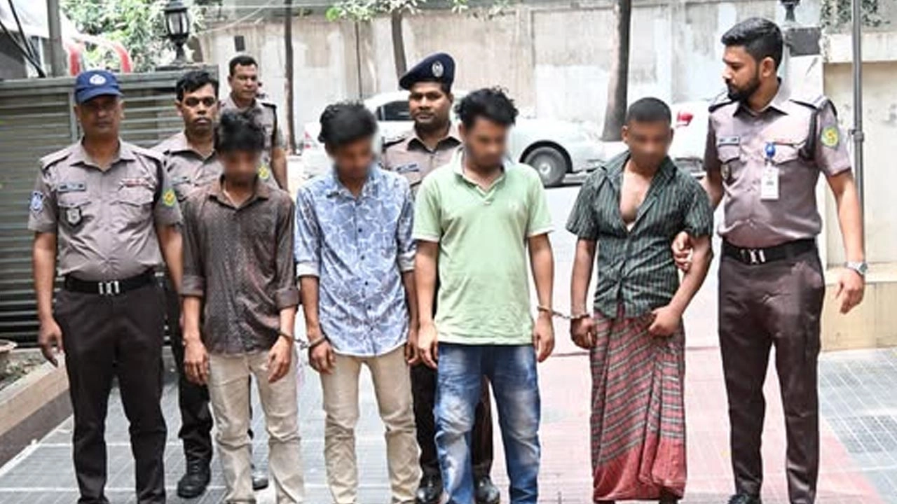 গ্রেফতারকৃত আসামিরা।