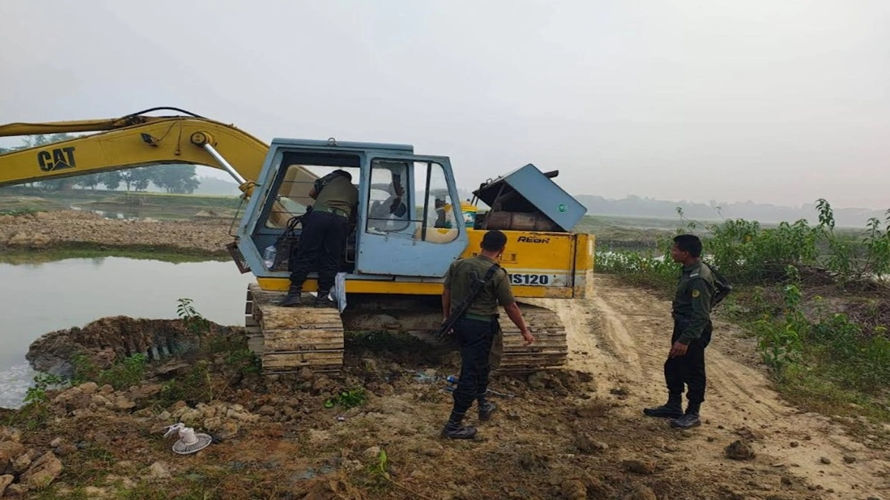 মাটি কাটার যন্ত্র