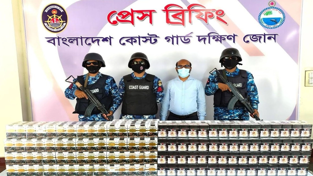 ভোলায় যৌথ অভিযানে বিপুল পরিমাণ নকল সিগারেট জব্দ