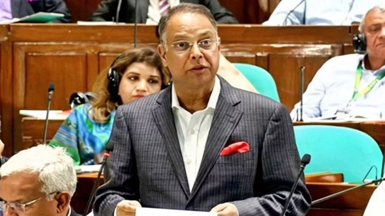 বিদ্যুৎ, জ্বালানি ও খনিজ সম্পদ মন্ত্রী ইকবাল হাসান মাহমুদ