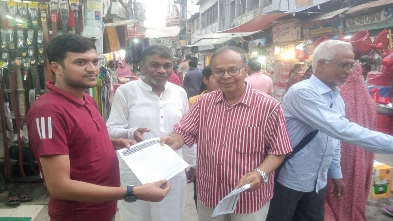 সাম্রাজ্যবাদ ও যুদ্ধবিরোধী জোটের উদ্যোগে লিফলেট বিতরণ