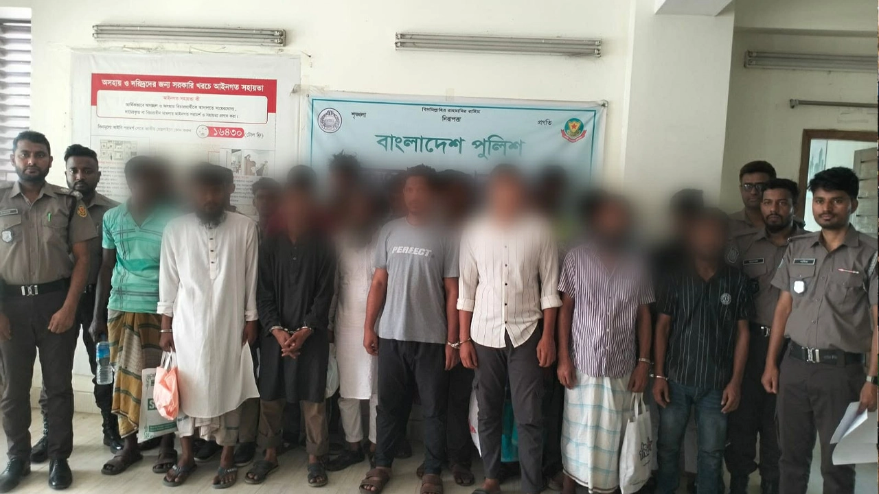 রাজধানীতে বিভিন্ন অপরাধে ৭৫ জনকে গ্রেপ্তার করেছে ঢাকা মহানগর পুলিশ (ডিএমপি)।