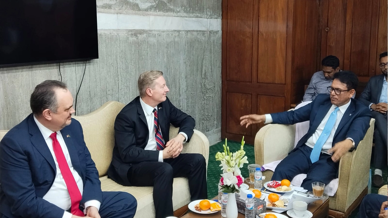 এহছানুল হক মিলনের সাথে যুক্তরাষ্ট্রের ‘বেস্ট ফিউচার জেনারেশনস’ বিষয়ক বিশেষ দূত চার্লস জে. হার্ডার সৌজন্য সাক্ষাৎ