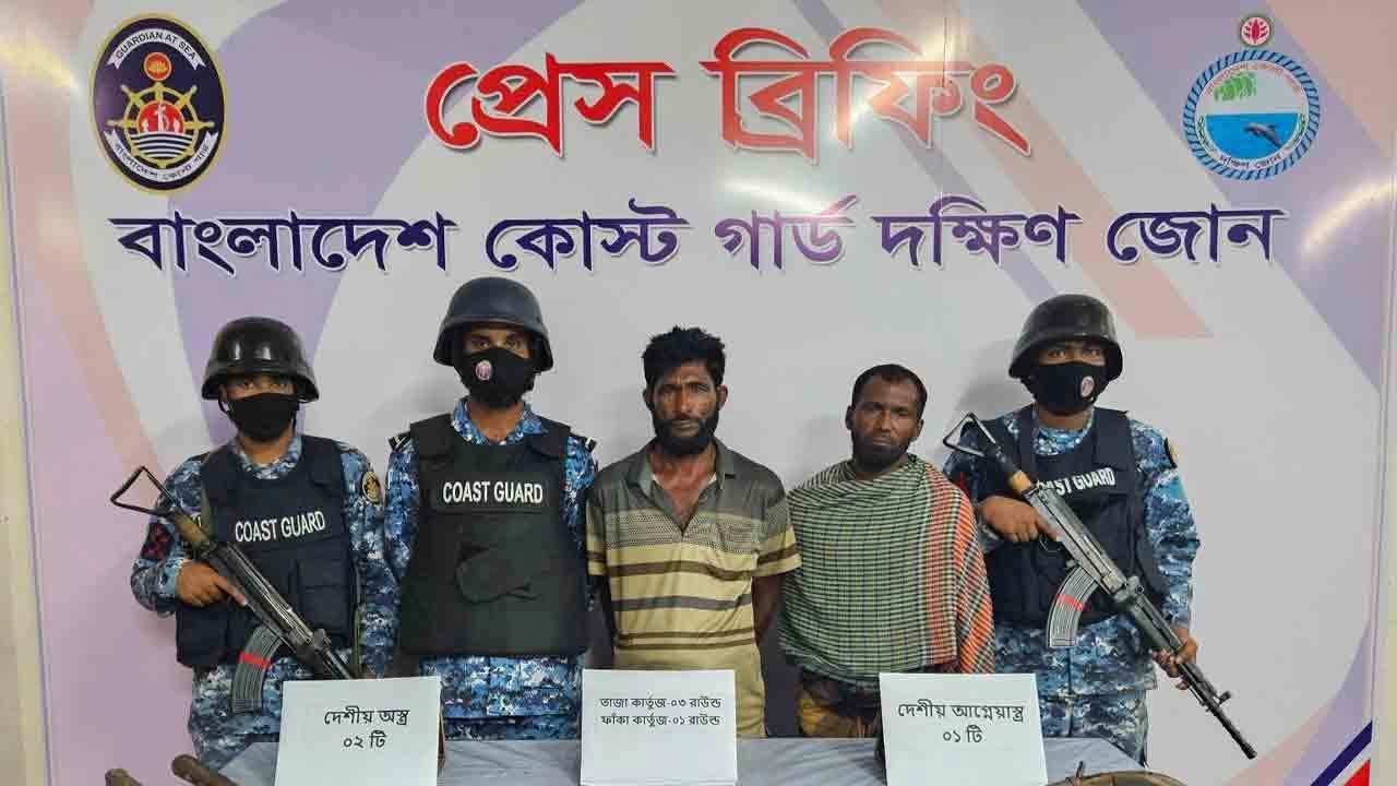 ভোলায় অস্ত্র ও গোলাবারুদসহ ২ ডাকাত আটক