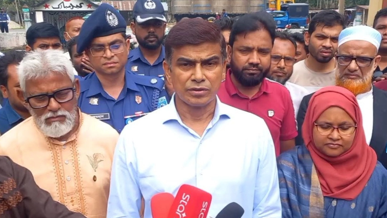 পানি সম্পদ প্রতিমন্ত্রী ফরহাদ হোসেন আজাদ।