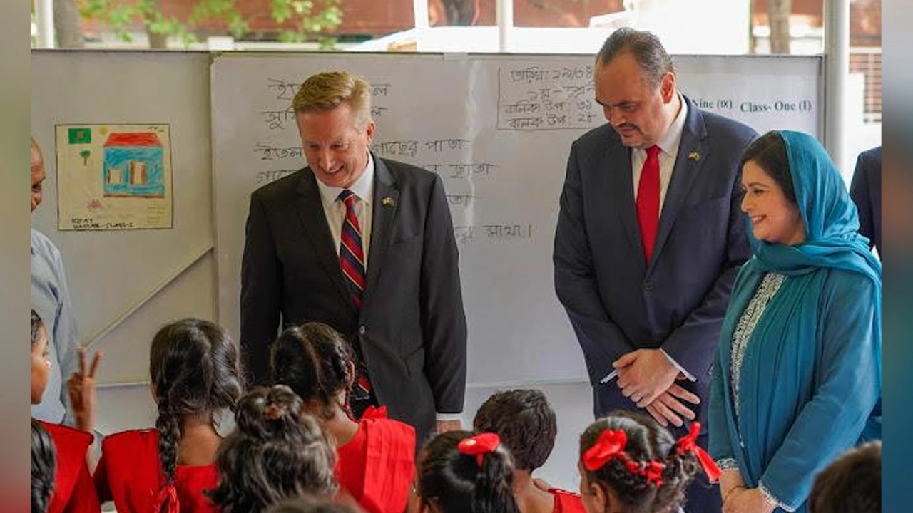 'সুরভি স্কুল’ পরিদর্শনে মার্কিন বিশেষ দূত, শিশু কল্যাণে সহযোগিতার আশ্বাস