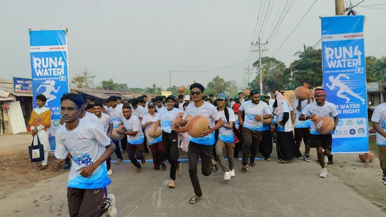 শ্যামনগরে সুপেয় পানি তুলে ধরতে দৌড়ে অংশ নিল ২ শতাধিক মানুষ  