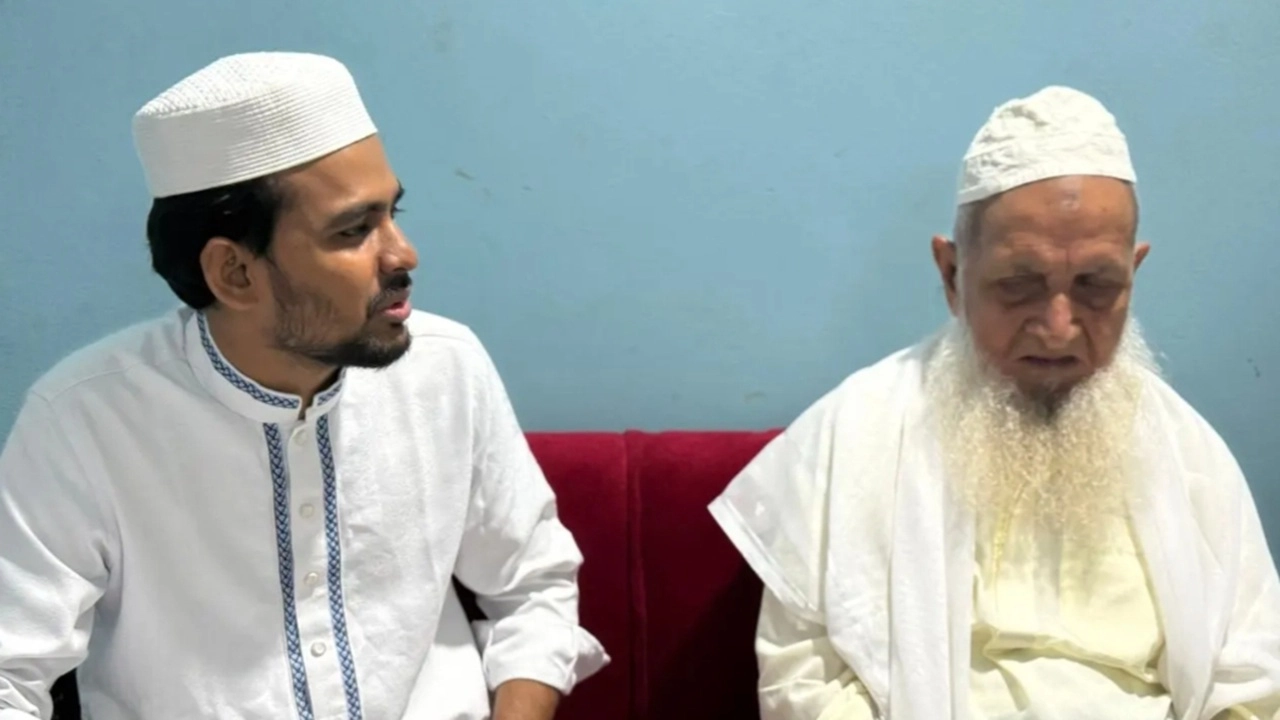 আল্লামা মুহিবুল্লাহ বাবুনগরীর সাথে সৌজন্য সাক্ষাৎ করেছেন আসিফ মাহমুদ সজীব ভূঁইয়া