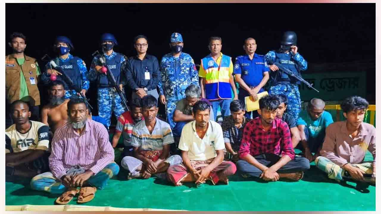 অবৈধভাবে বালু উত্তোলনকালে ১০ জন আটক