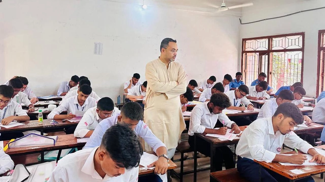 শিক্ষার্থীদের সহানুভূতি দিয়ে মূল্যায়নের আহ্বান শিক্ষা উপদেষ্টার