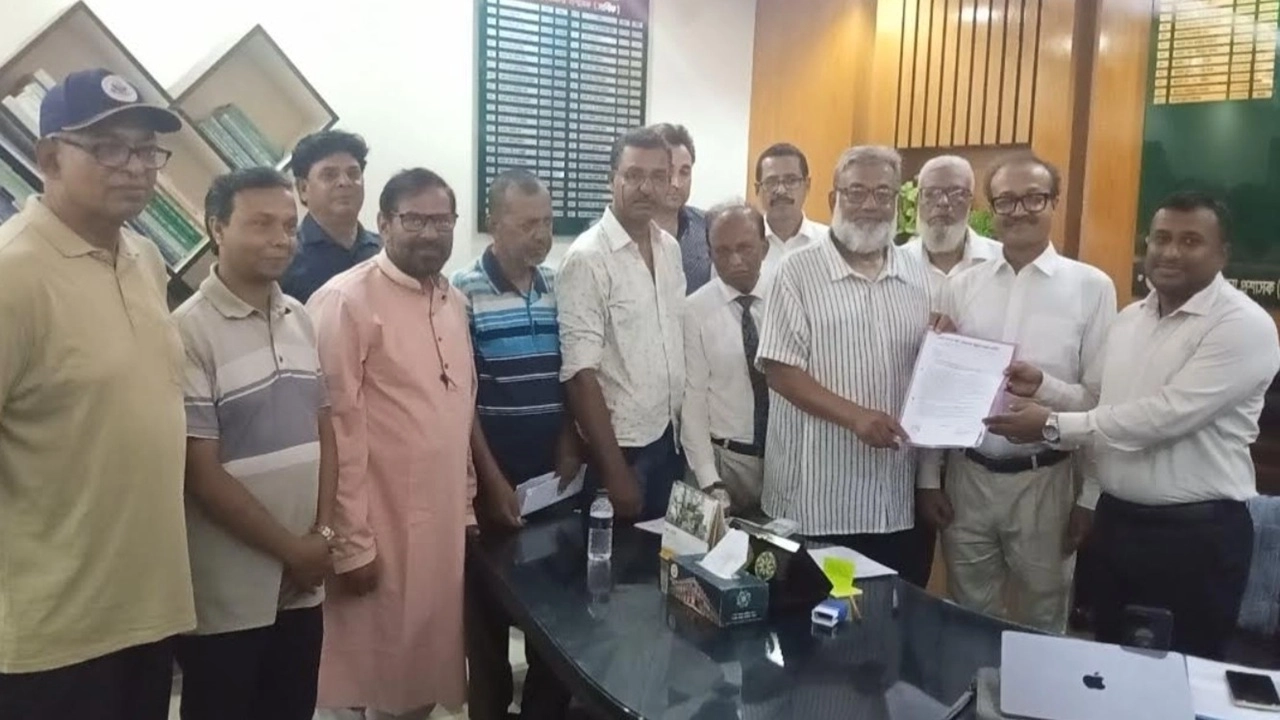 ডাবল লাইন ও আইসিটি স্থাপনের দাবিতে স্মারকলিপি