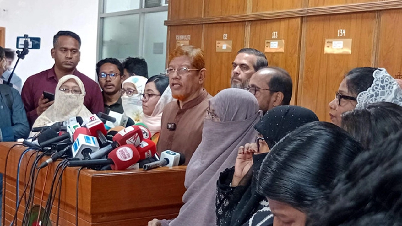 নীতিগত অবস্থানের কারণে আমিরের স্ত্রীকে মনোনয়ন দেওয়া হয়নি