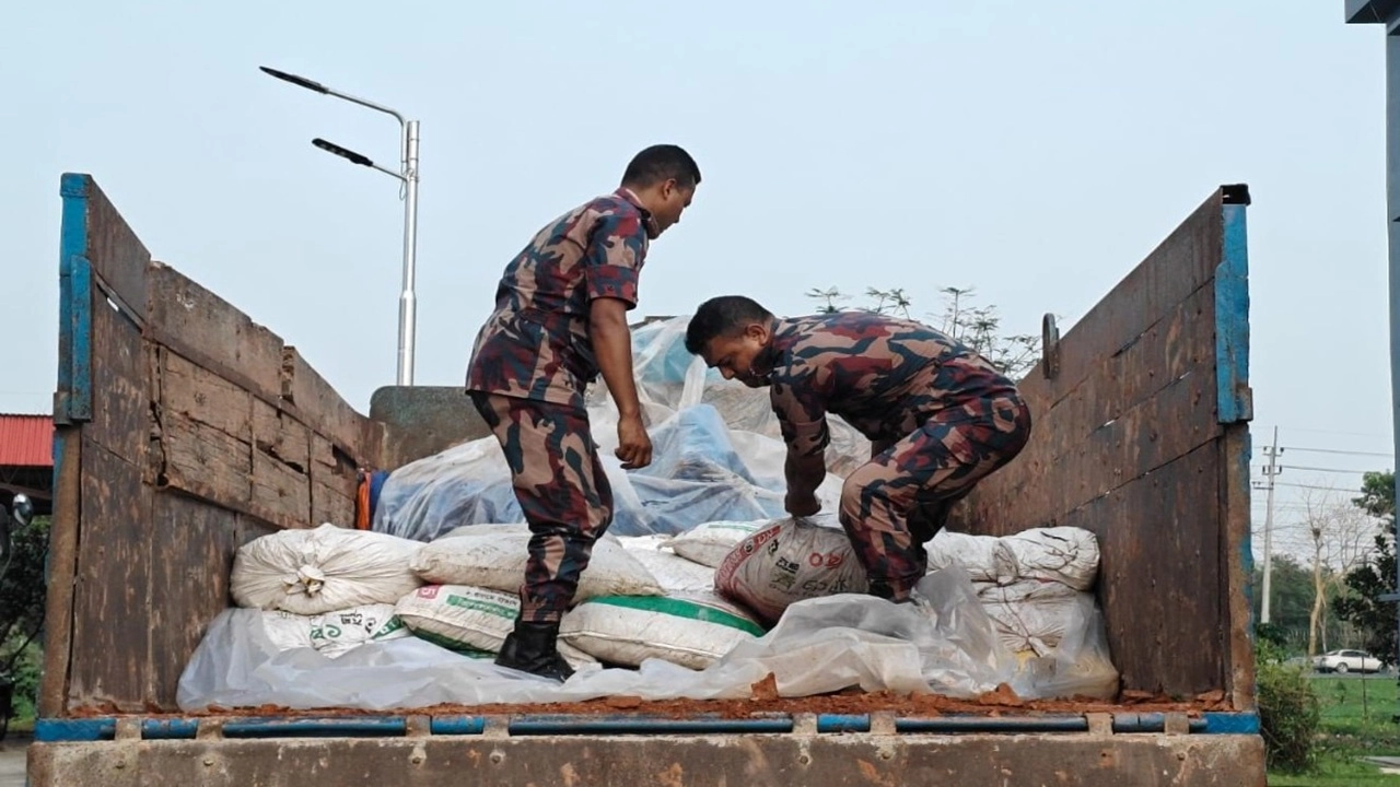 মাধবপুরে ২ কোটি টাকার নিষিদ্ধ ভারতীয় ঔষধ ও ফুচকা জব্দ