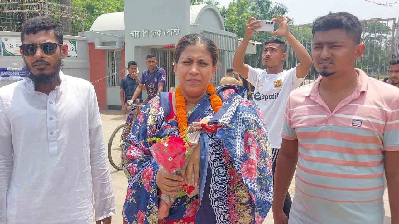 দেড় মাসের সন্তানসহ সেই যুব মহিলালীগের নেত্রী কারাগার থেকে মুক্তি