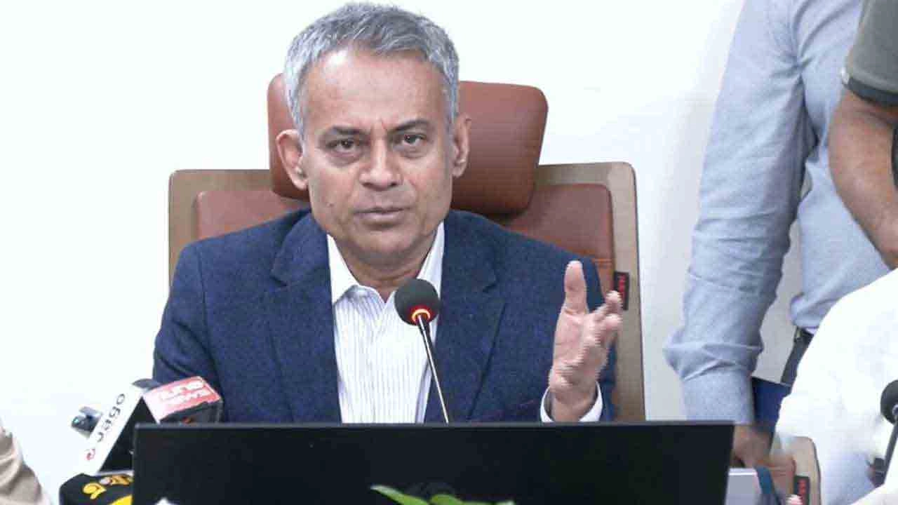 সড়ক পরিবহণ ও সেতুমন্ত্রী শেখ রবিউল আলম