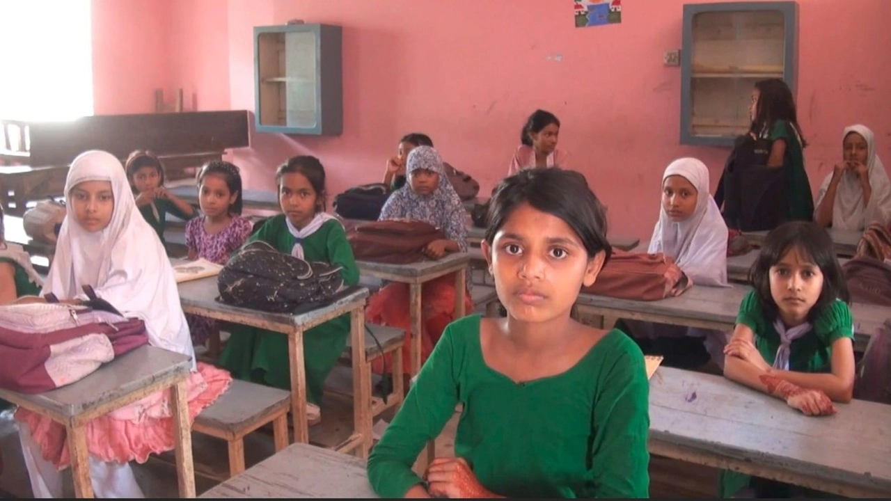 চাঁপাইনবাবগঞ্জে স্কুল ফিডিংয়ের খাবার খেয়ে ২০ শিক্ষার্থী অসুস্থ