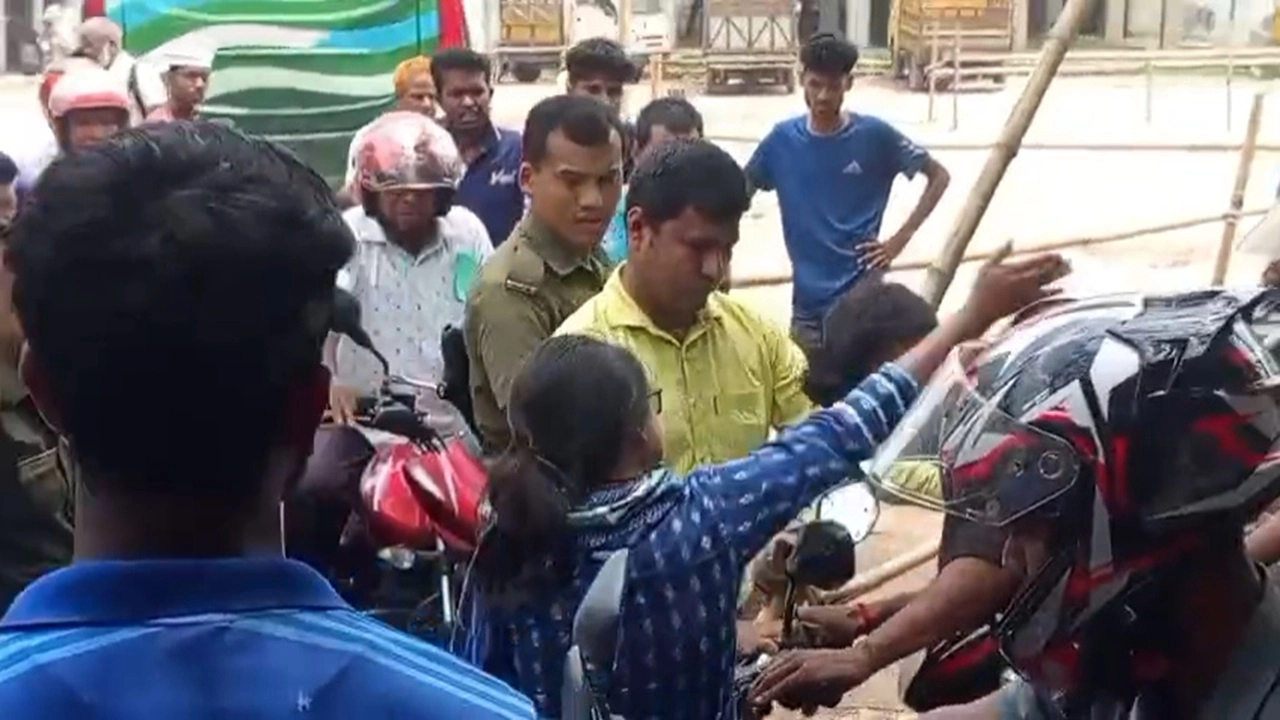 যুবককে ইউএনও'র  থাপ্পর