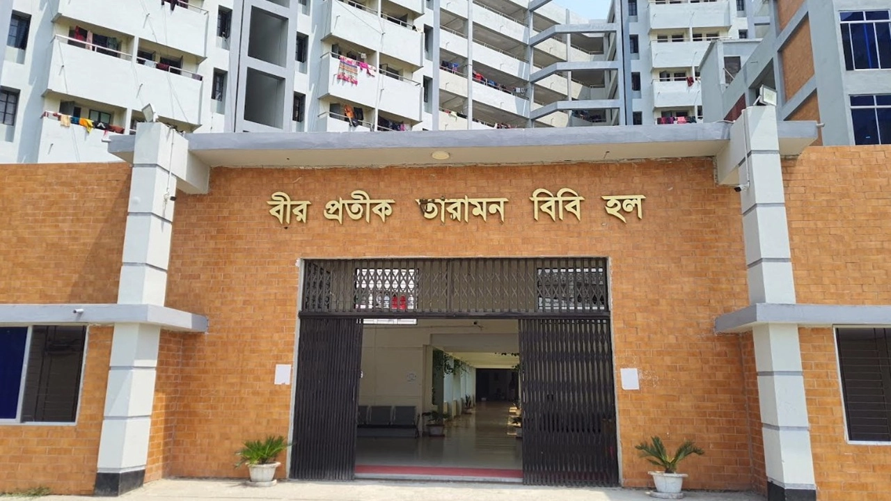 যবিপ্রবির হলের খাবার খেয়ে ৭০-এর অধিক ছাত্রী অসুস্থ 