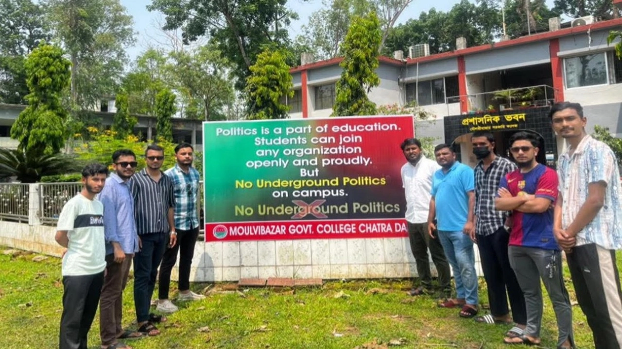 গুপ্ত রাজনীতির বিরুদ্ধে মৌলভীবাজার সরকারি কলেজ ছাত্রদলের ইংরেজিতে প্রচারণা