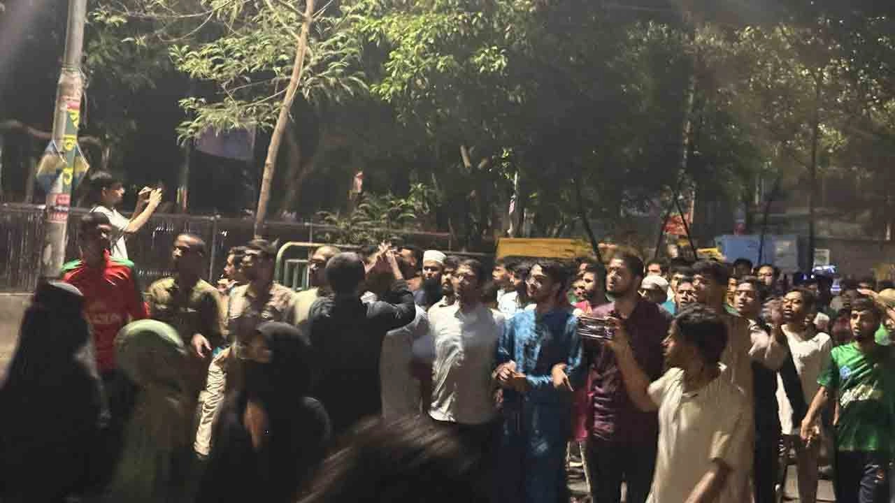 জগন্নাথ বিশ্ববিদ্যালয়ে বিক্ষোভ মিছিল