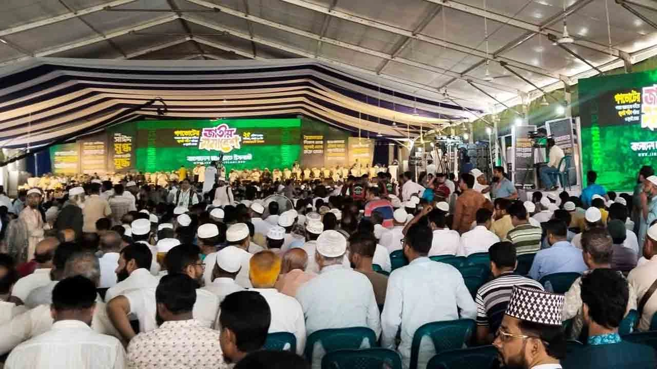 রাজধানীর সোহরাওয়ার্দী উদ্যানে জামায়াতে ইসলামীর জাতীয় সমাবেশ চলছে