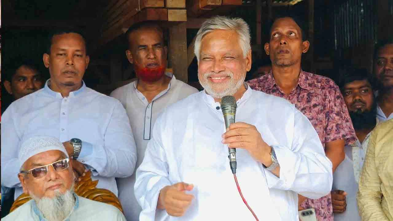 বক্তব্য রাখেন এমপি আমানউল্লাহ আমান